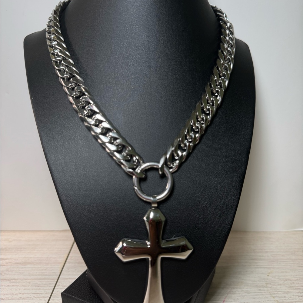 Chunky Silver Curb Chain Necklace with Cross Pendant 16inch - Picture 2 of 5